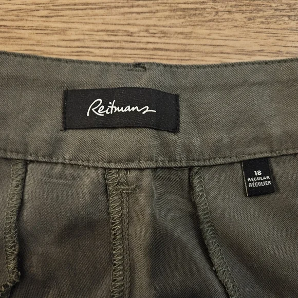 Green cargo Shorts Womens size 18 plus size  Outdoors pockets NWT high waisted - Picture 3 of 5